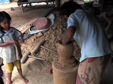 DM-MK1-tourne_poterie_debout