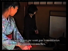 NG - RK13 - Pliage d'une serviette rouge